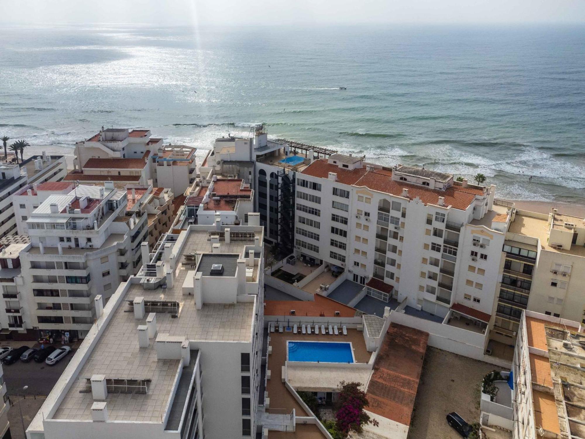 Caravelas 2-Bedroom Apartment With Pool - 50M From The Beach Armação de Pêra 外观 照片